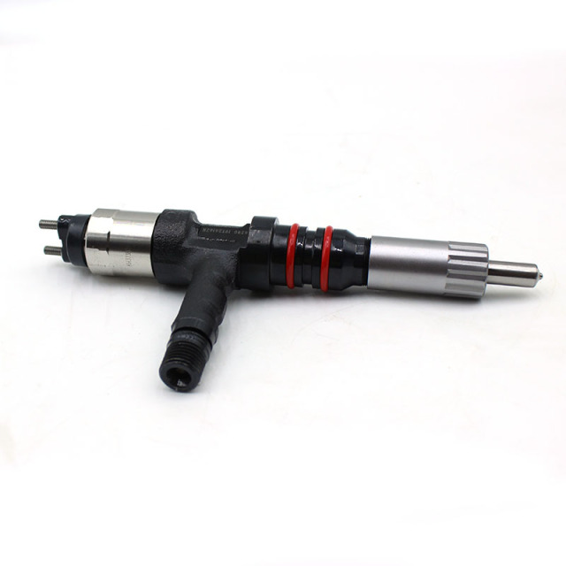 6245113100 Common rail fuel injector 6245-11-3100 (095000-6290); a diesel engine part for the SAA6D170E engine.,https://www.pandamanstore.com,6245113100 Common rail fuel injector 6245-11-3100 (095000-6290); a diesel engine part for the SAA6D170E engine.