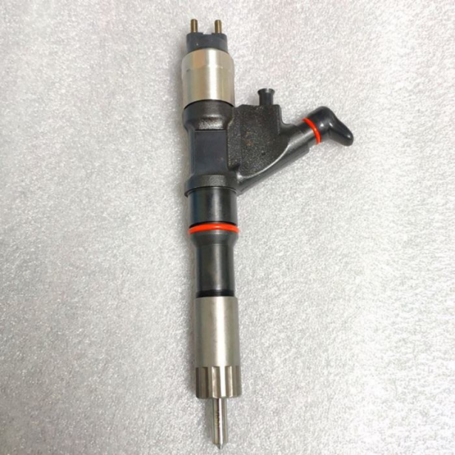 Diesel Fuel Injector  095000-8011 VG1246080051 Excavator Truck Diesel engine spare Auto parts Steel,https://www.pandamanstore.com,Diesel Fuel Injector  095000-8011 VG1246080051 Excavator Truck Diesel engine spare Auto parts Steel