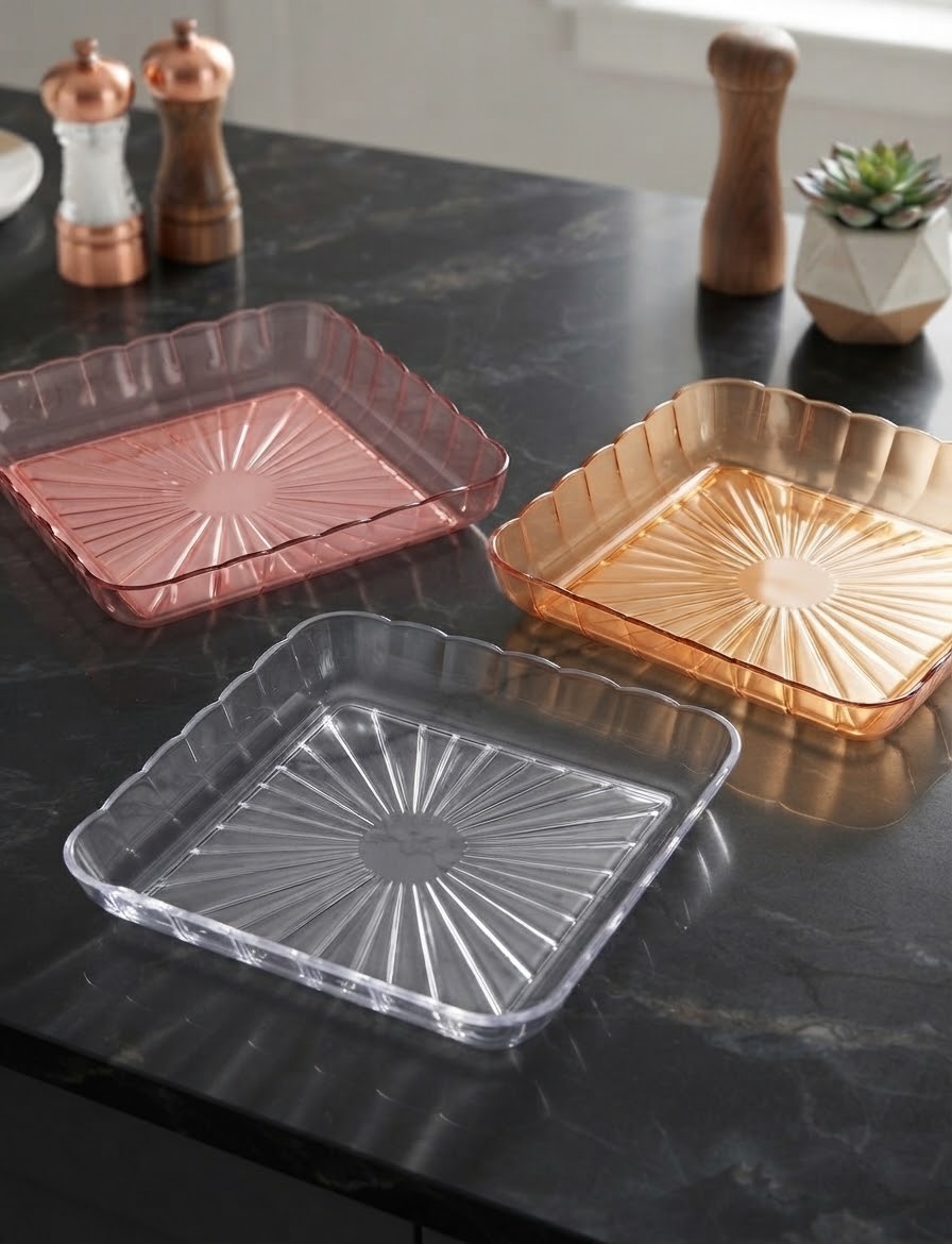 Bandeja Cuadrada con Diseño Radial y Bordes Ondulados
