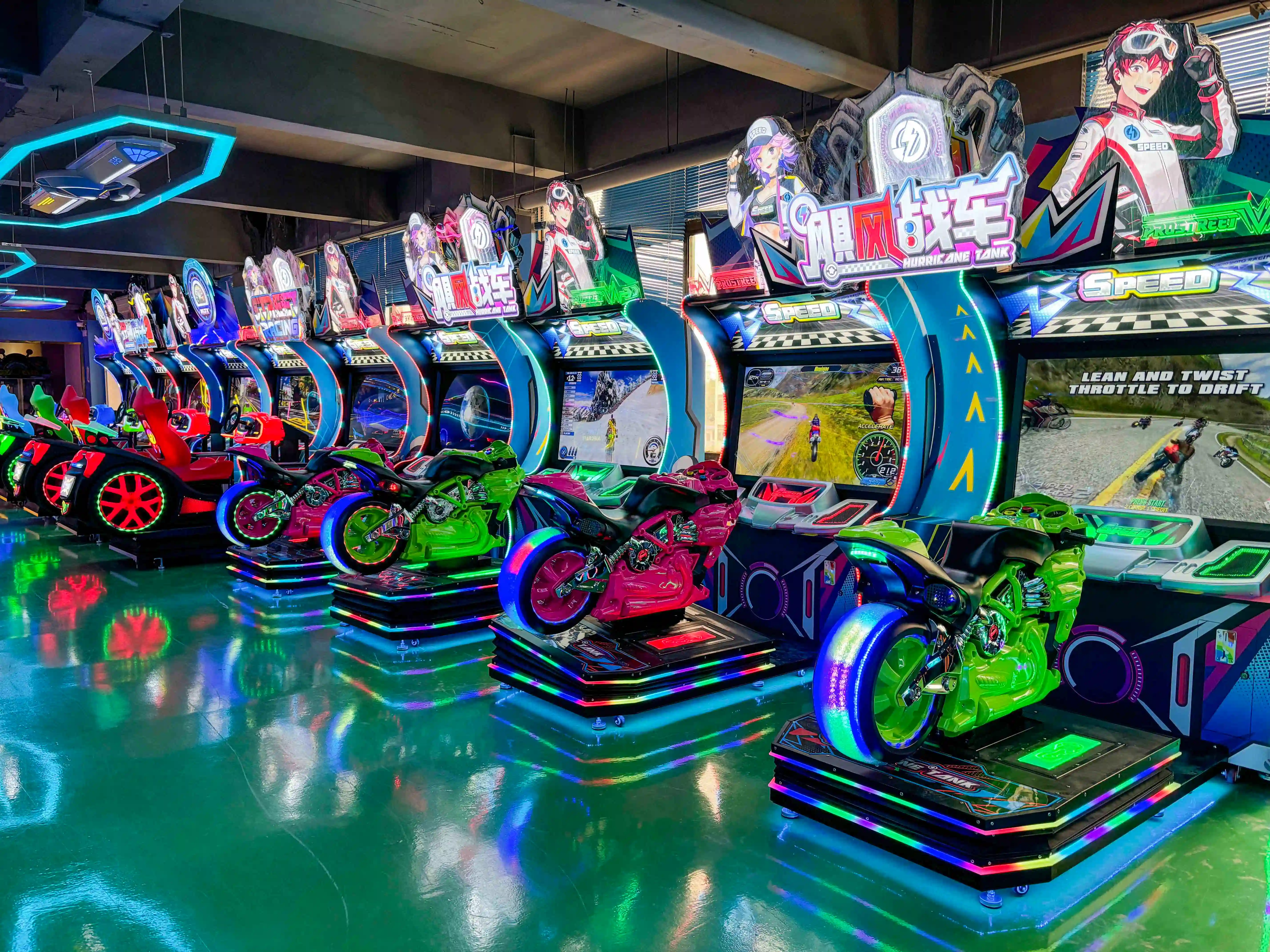 Simulador de carreras arcade con asiento de movimiento f&aacute;brica