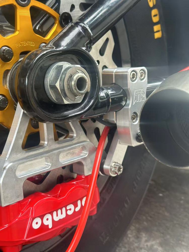Rear Radial Caliper Mounts for HD M8 Softail - 100/108mm