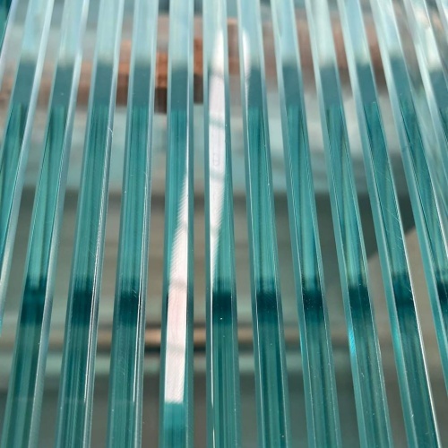 超透明低鉄強化ガラス