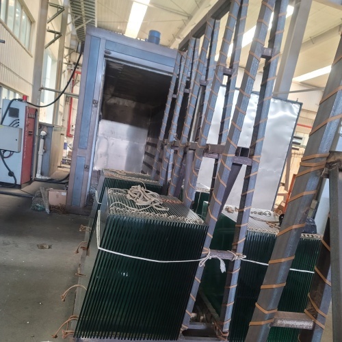 Закаленное стекло, выдержанное в тепле