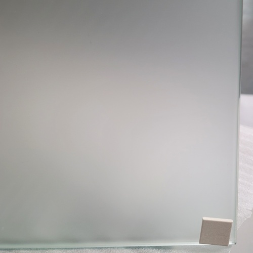Säuregeätztes Glas