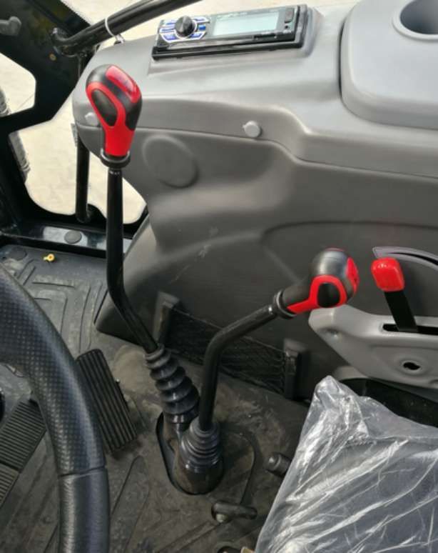 130HP 4x4(Four wheels driving) High configuration Luxury Diesel Tractor, A/C Cabinet with music, USB and radio