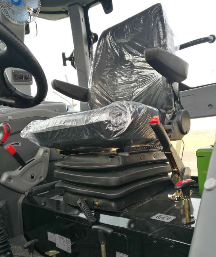 130HP 4x4(Four wheels driving) High configuration Luxury Diesel Tractor, A/C Cabinet with music, USB and radio