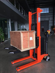 Self-propelled electric stacker