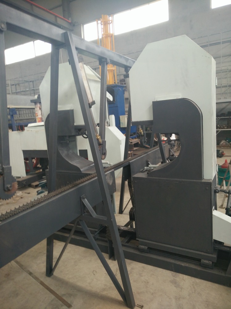 Twin vertical log cutting bandsaw mill