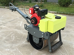 Ride on road roller SVH700