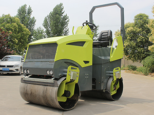 Ride on road roller ST3000