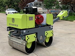 Ride on road roller SVH80