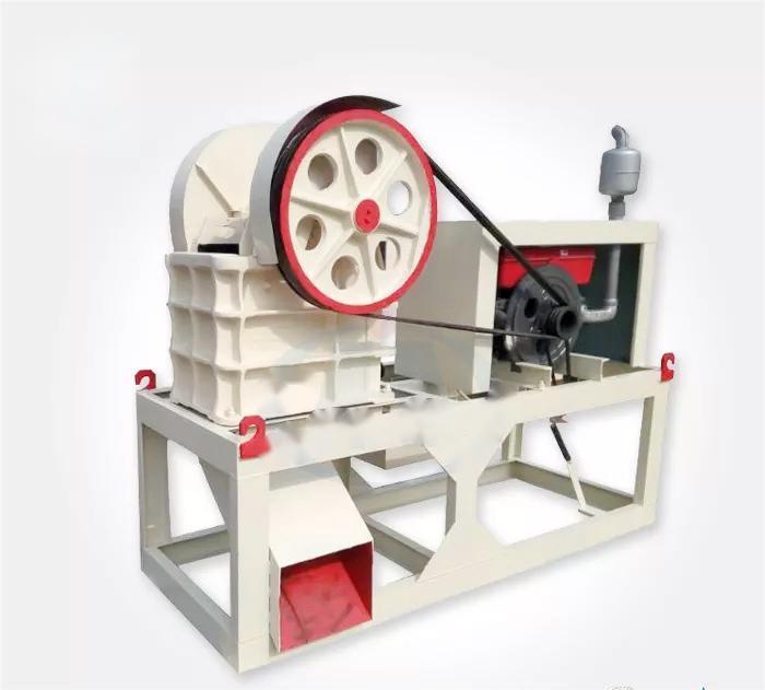 Ore Crushing Machine / Diesel Engine Mobile Jaw Crusher