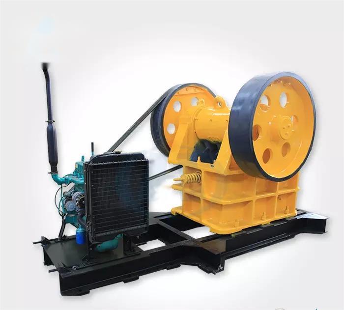 Ore Crushing Machine / Diesel Engine Mobile Jaw Crusher
