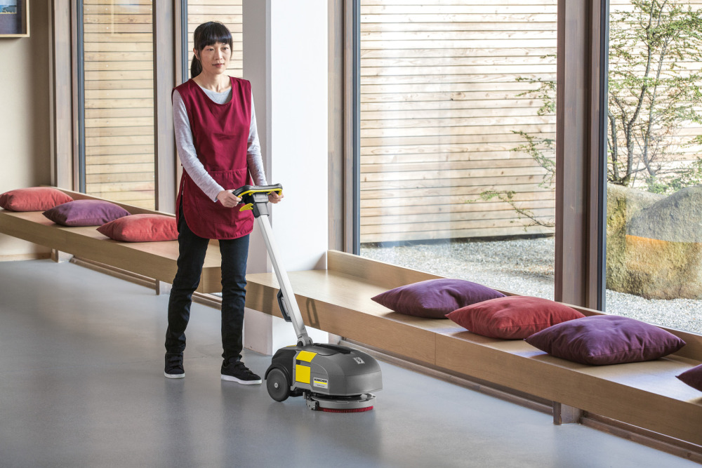 KÄRCHER SCRUBBER DRIER BD 30/4 C Bp Pack Li Flexible application, ultra compact shape, weighs only 20 kg: the battery powered BD 30/4 C Bp Pack scrubber drier for quick cleaning of surfaces of up to 300 m².