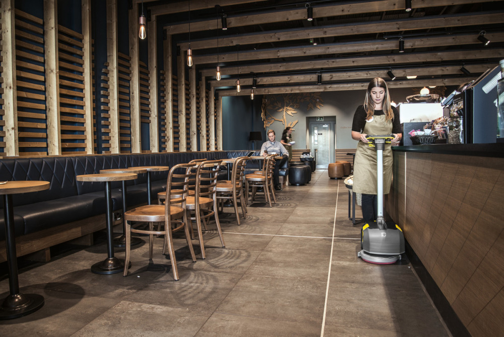 KÄRCHER SCRUBBER DRIER BD 30/4 C Bp Pack Li Flexible application, ultra compact shape, weighs only 20 kg: the battery powered BD 30/4 C Bp Pack scrubber drier for quick cleaning of surfaces of up to 300 m².