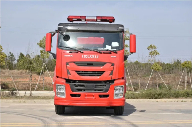 6x4 ISUZU GIGA Water Foam Dry Powder Fire Truck