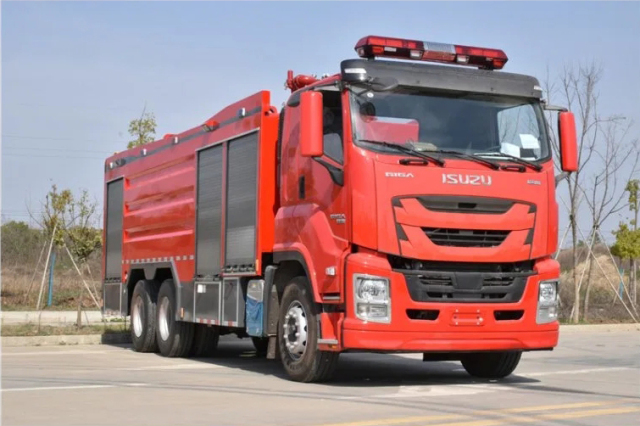 6x4 ISUZU GIGA Water Foam Dry Powder Fire Truck