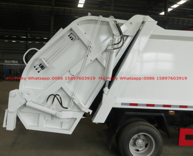 Small Light ISUZU Compactor Garbage Truck 6000Liters