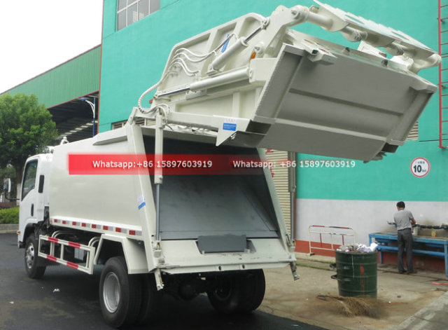 8000Liters ISUZU ELF Compactor Garbage Truck