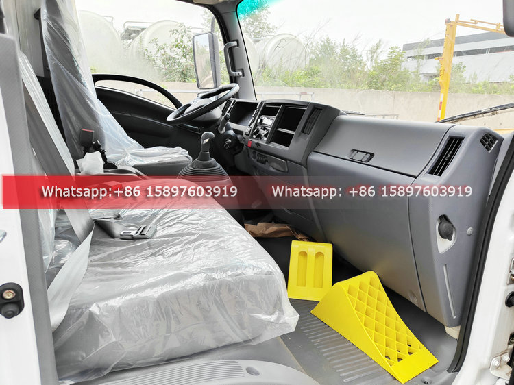 4x2 ISUZU KV100 Fuel Oil Tanker Truck 5000Liters With Digital Flow Meter