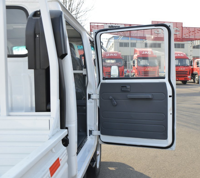 Mini ISUZU ELF100P Double Cabin 4x2 drive in short base Cargo Truck