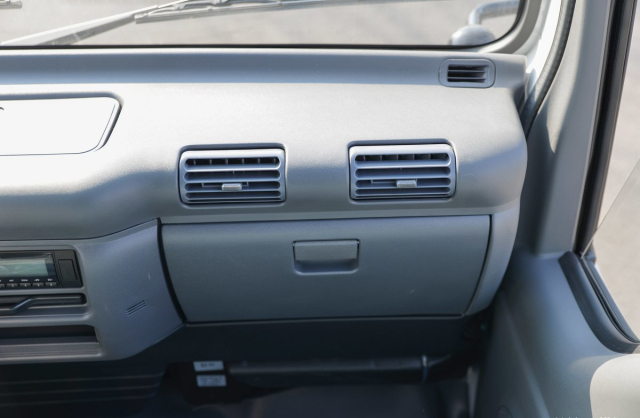 Mini ISUZU ELF100P Double Cabin 4x2 drive in short base Cargo Truck