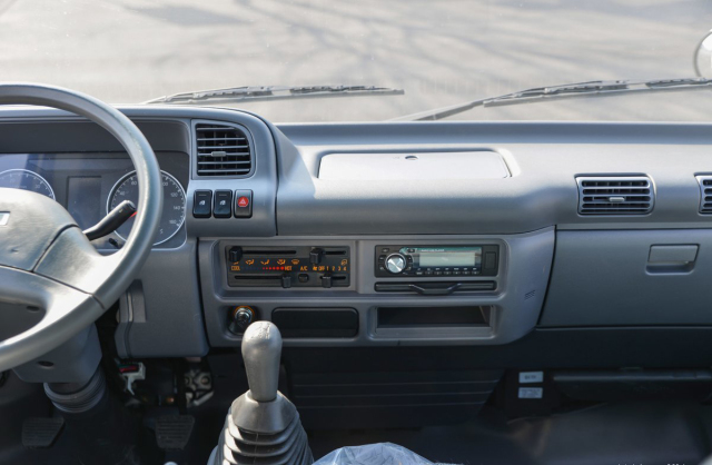 Mini ISUZU ELF100P Double Cabin 4x2 drive in short base Cargo Truck