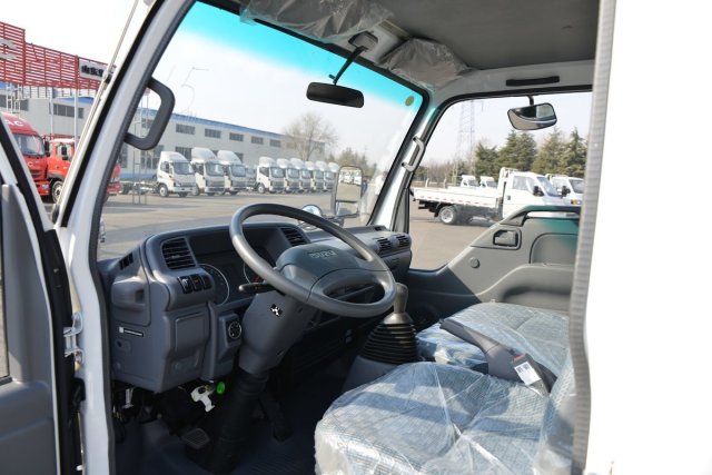 Mini ISUZU ELF100P Double Cabin 4x2 drive in short base Cargo Truck