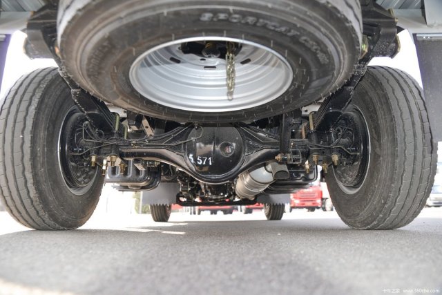 Mini ISUZU ELF100P Double Cabin 4x2 drive in short base Cargo Truck