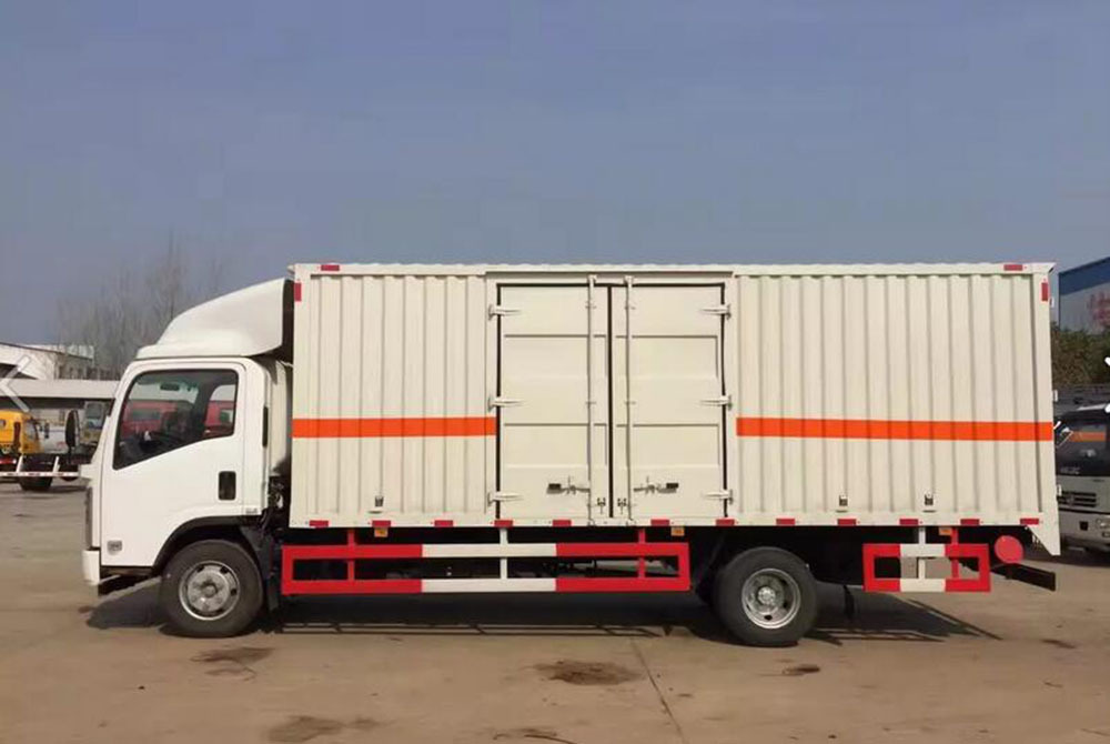 8Tons ISUZU 700P Van Body Truck 190HP