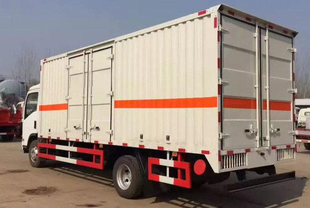 8Tons ISUZU 700P Van Body Truck 190HP