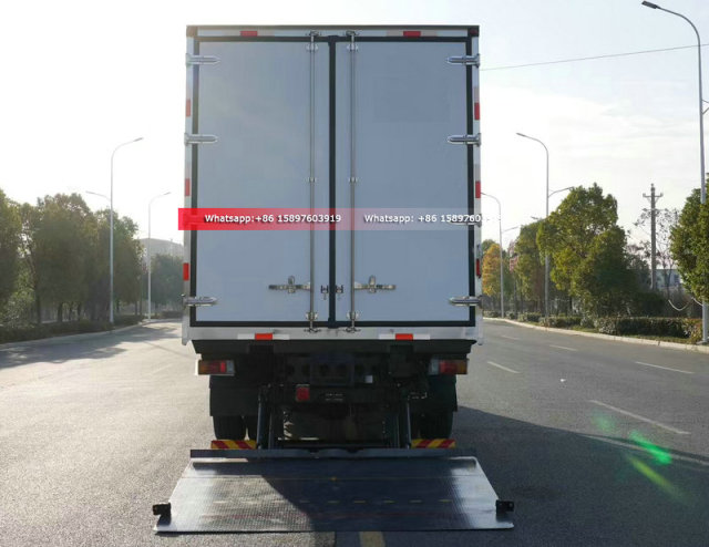 4x2 ISUZU GIGA 4X 205HP Refrigerated Truck 6.8meter Cold Room With 1.T to 1.5Tons Hydraulic Lifting Tail Gate
