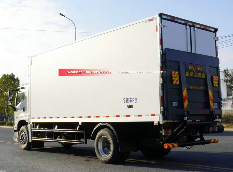 4x2 ISUZU GIGA 4X 205HP Refrigerated Truck 6.8meter Cold Room With 1.T to 1.5Tons Hydraulic Lifting Tail Gate
