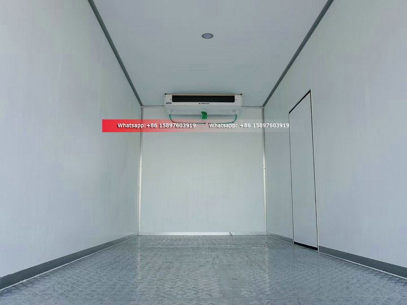 4x2 ISUZU GIGA 4X 205HP Refrigerated Truck 6.8meter Cold Room With 1.T to 1.5Tons Hydraulic Lifting Tail Gate