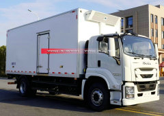 4x2 ISUZU GIGA 4X 205HP Refrigerated Truck 6.8meter Cold Room With 1.T to 1.5Tons Hydraulic Lifting Tail Gate