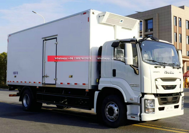 4x2 ISUZU GIGA 4X 205HP Refrigerated Truck 6.8meter Cold Room With 1.T to 1.5Tons Hydraulic Lifting Tail Gate