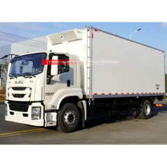 4x2 ISUZU GIGA 4X 205HP Refrigerated Truck 6.8meter Cold Room With 1.T to 1.5Tons Hydraulic Lifting Tail Gate