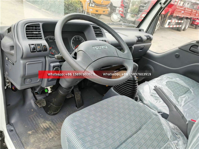 Small ISUZU Double Cabin Refrigerated Truck 98HP 120HP