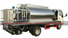 ISUZU NKR 4KB asphalt distributor truck 4000Liters