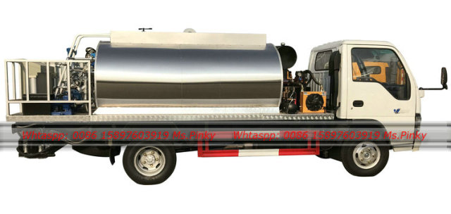 ISUZU NKR 4KB asphalt distributor truck 4000Liters