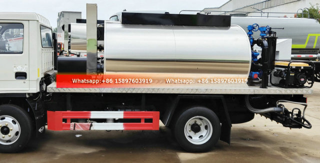 Small ISUZU 3000L Bitument Spreayer Truck