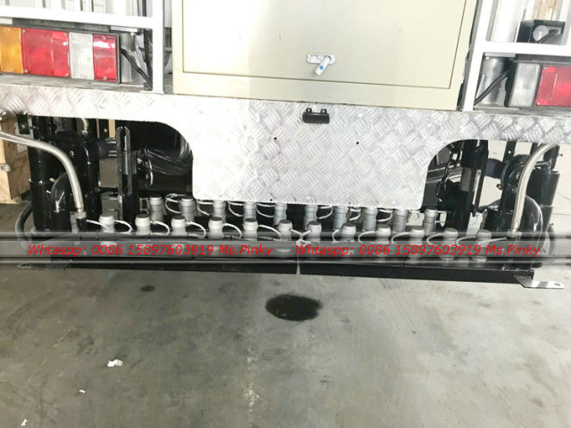 ISUZU NKR 4KB asphalt distributor truck 4000Liters