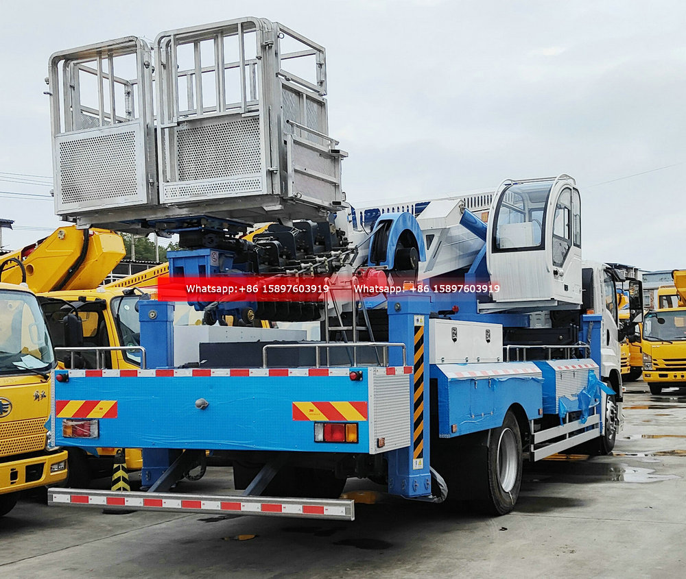 6Wheels ISUZU GIGA 4X 205HP High Altitude Operation Truck 45m Telescopic Booms