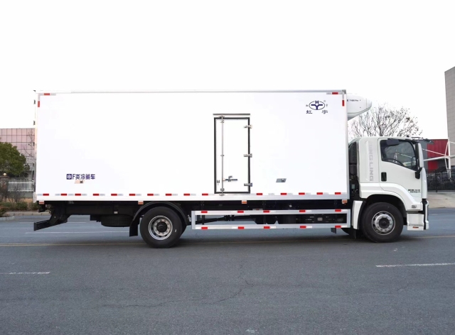 6Wheels Brand New ISUZU GIGA 4X 205HP Refrigerated Truck 45m3 Cooking Room 7.6m With Thermo King Cooling Unit