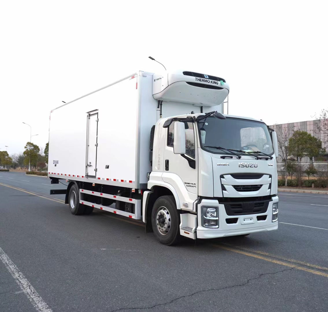 6Wheels Brand New ISUZU GIGA 4X 205HP Refrigerated Truck 45m3 Cooling Room 7.6m With Thermo King Cooling Unit