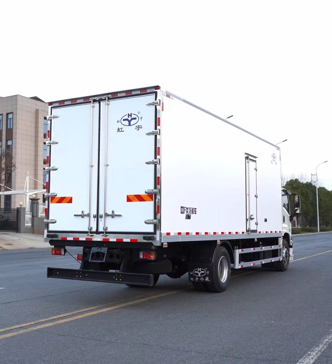 6Wheels Brand New ISUZU GIGA 4X 205HP Refrigerated Truck 45m3 Cooling Room 7.6m With Thermo King Cooling Unit