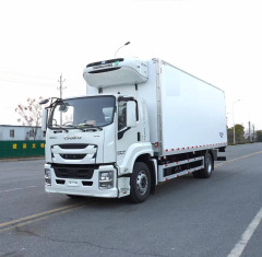 6Wheels Brand New ISUZU GIGA 4X 205HP Refrigerated Truck 45m3 Cooking Room 7.6m With Thermo King Cooling Unit