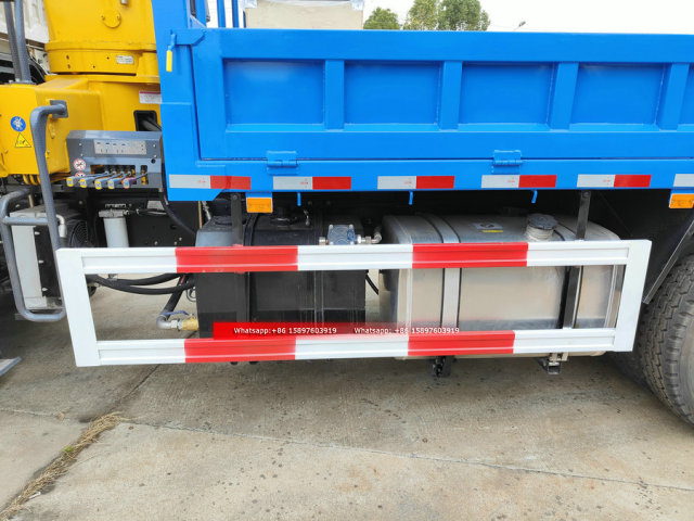 10Wheels ISUZU GIGA Truck Mounted With 12 Tons Crane XCMG SQS300