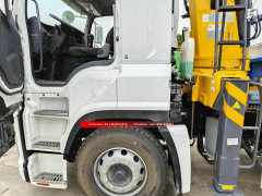10Wheels ISUZU GIGA Truck Mounted With 12 Tons Crane XCMG SQS300