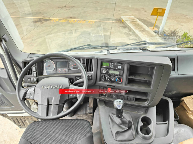 10Wheels ISUZU GIGA Truck Mounted With 12 Tons Crane XCMG SQS300